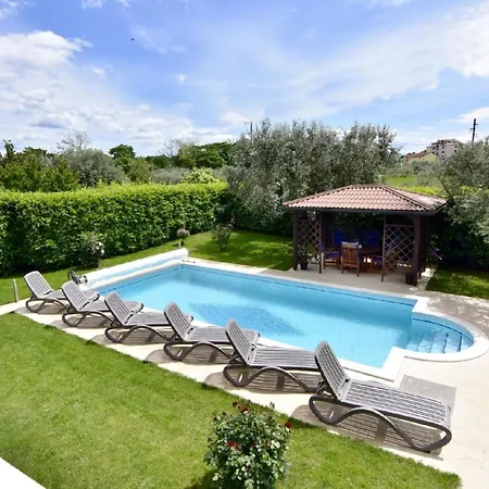 Helles Ferienhaus In Finida Mit Privatem Pool * Petrovija