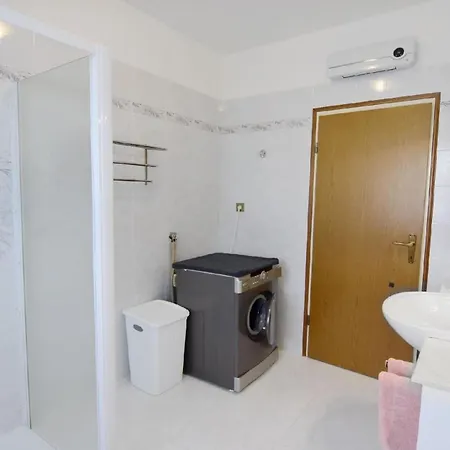 Helles Ferienhaus In Finida Mit Privatem Pool