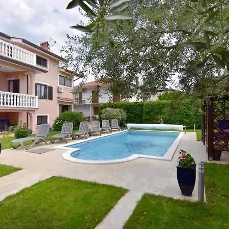 Helles Ferienhaus In Finida Mit Privatem Pool * Petrovija