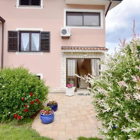 Helles Ferienhaus In Finida Mit Privatem Pool Feriehus